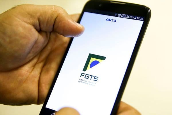 Qual a diferença entre saque aniversário e saque rescisão do FGTS?