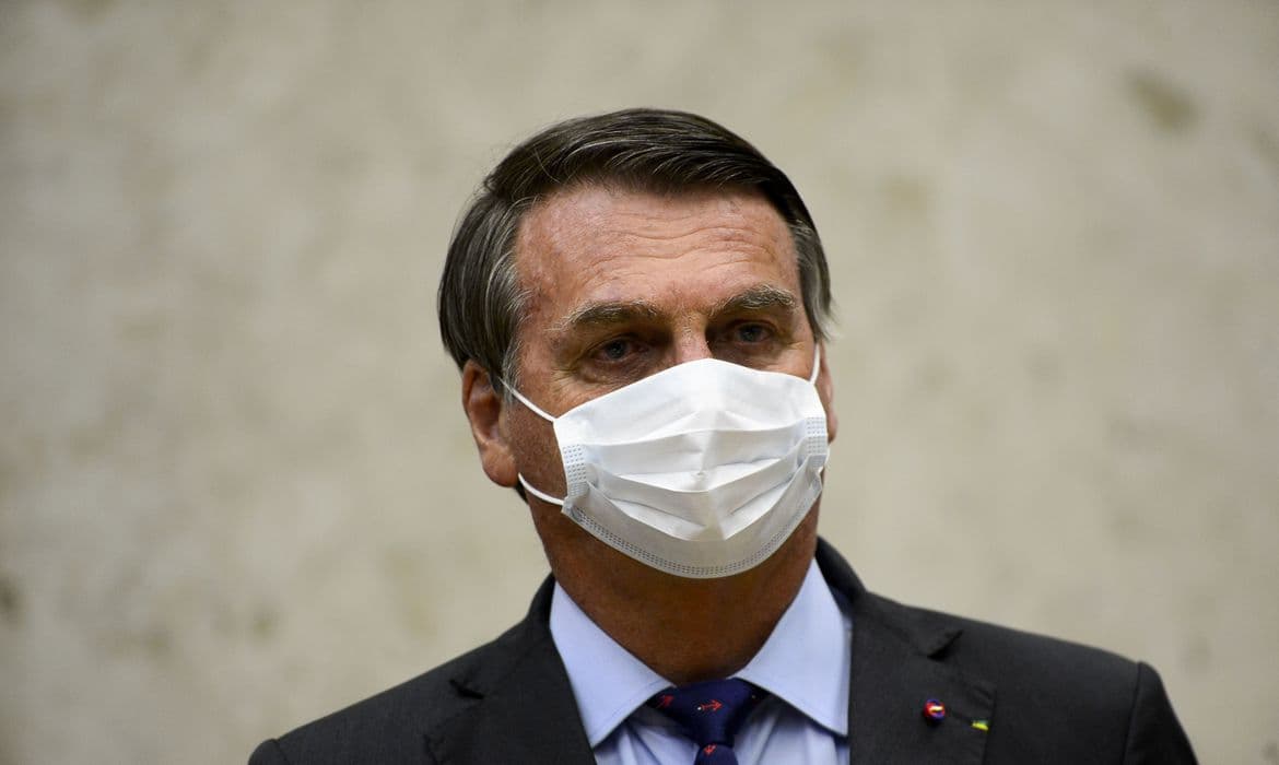 Bolsonaro veta perdão a dívida de igrejas