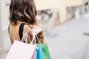 Dia do Cliente: saiba como consumir sem exageros