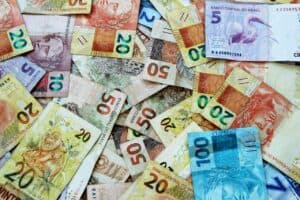 Auxílio de R$ 300: 1,6 milhão recebem nesta sexta