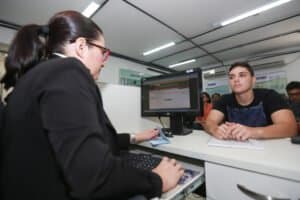 Desemprego recorde: taxa bate 14,4% em agosto, diz Pnad