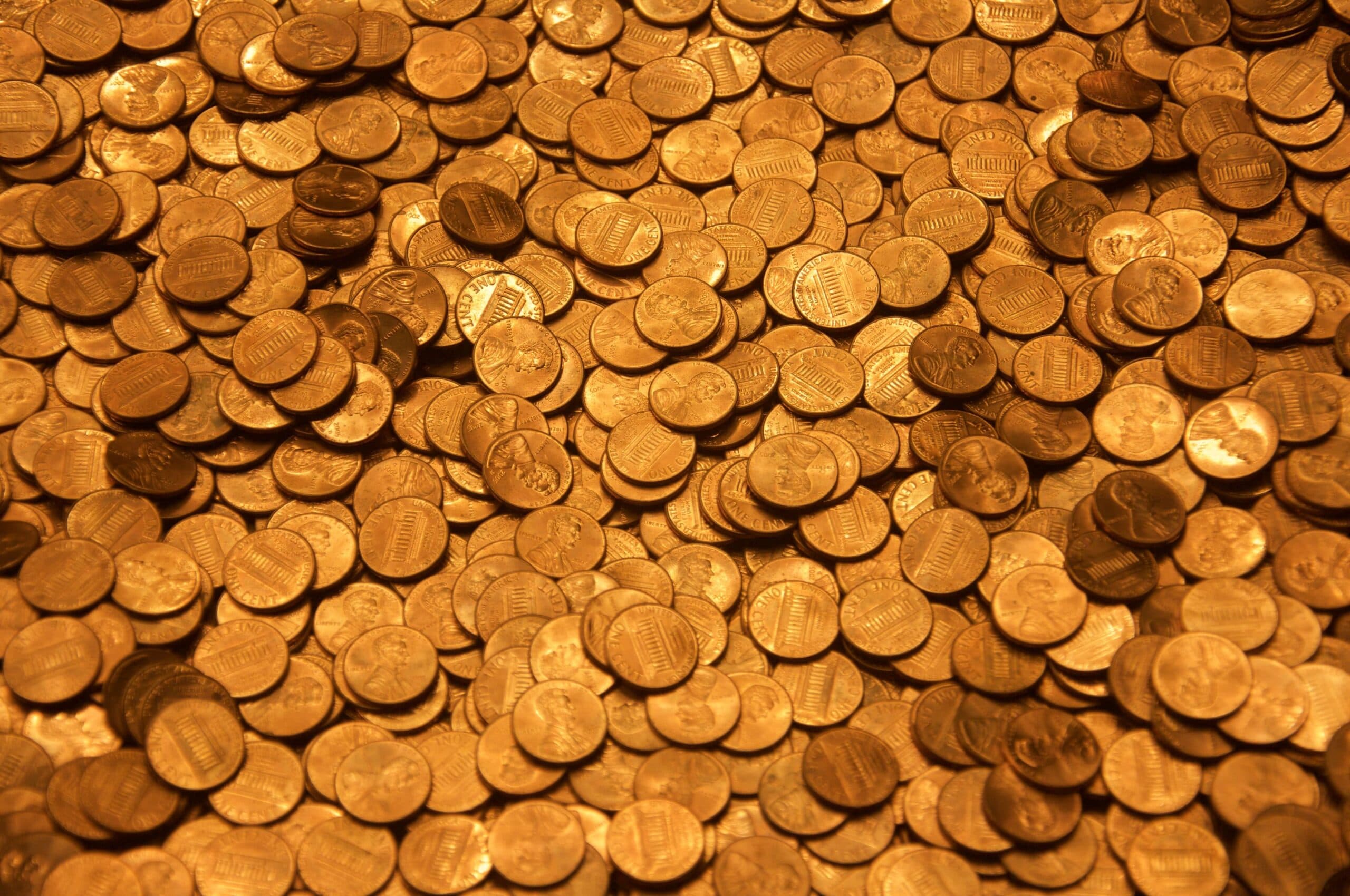 Saque-aniversário: grande quantidade de moedas juntas