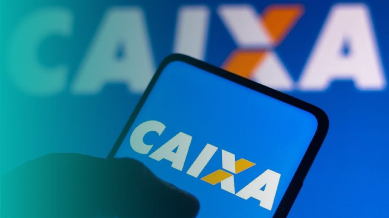 Caixa: Celular com o logo da Caixa na tela.