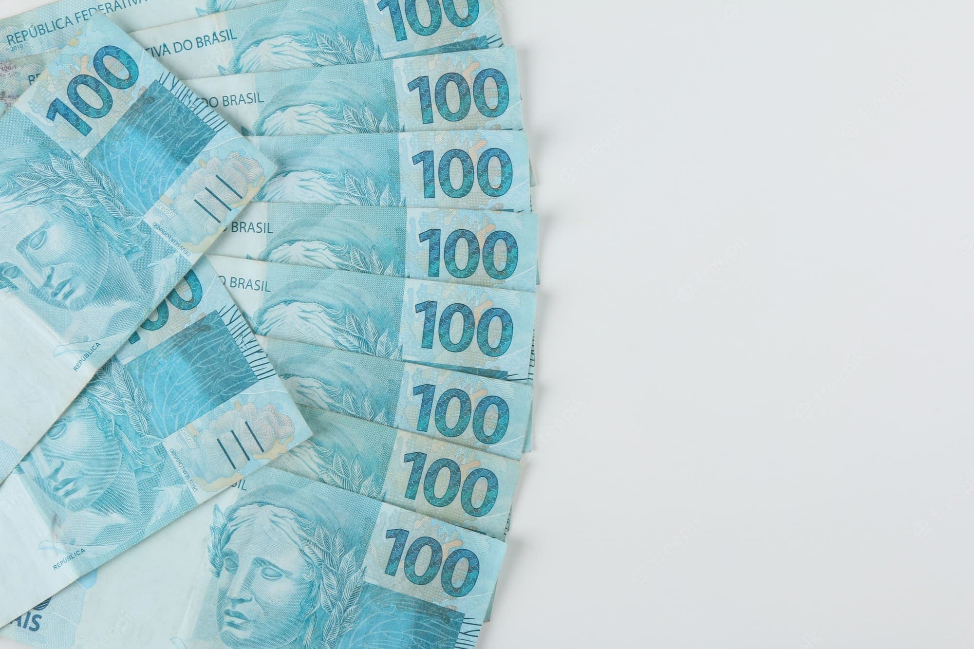 Financiamento: notas de cem reais