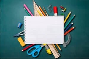 Como economizar na compra de material escolar?