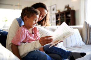 Dia nacional do livro infantil: confira 5 livros sobre educação financeira para crianças