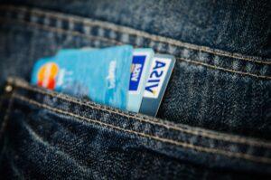 Quanto gastar no cartão de crédito para não se endividar?