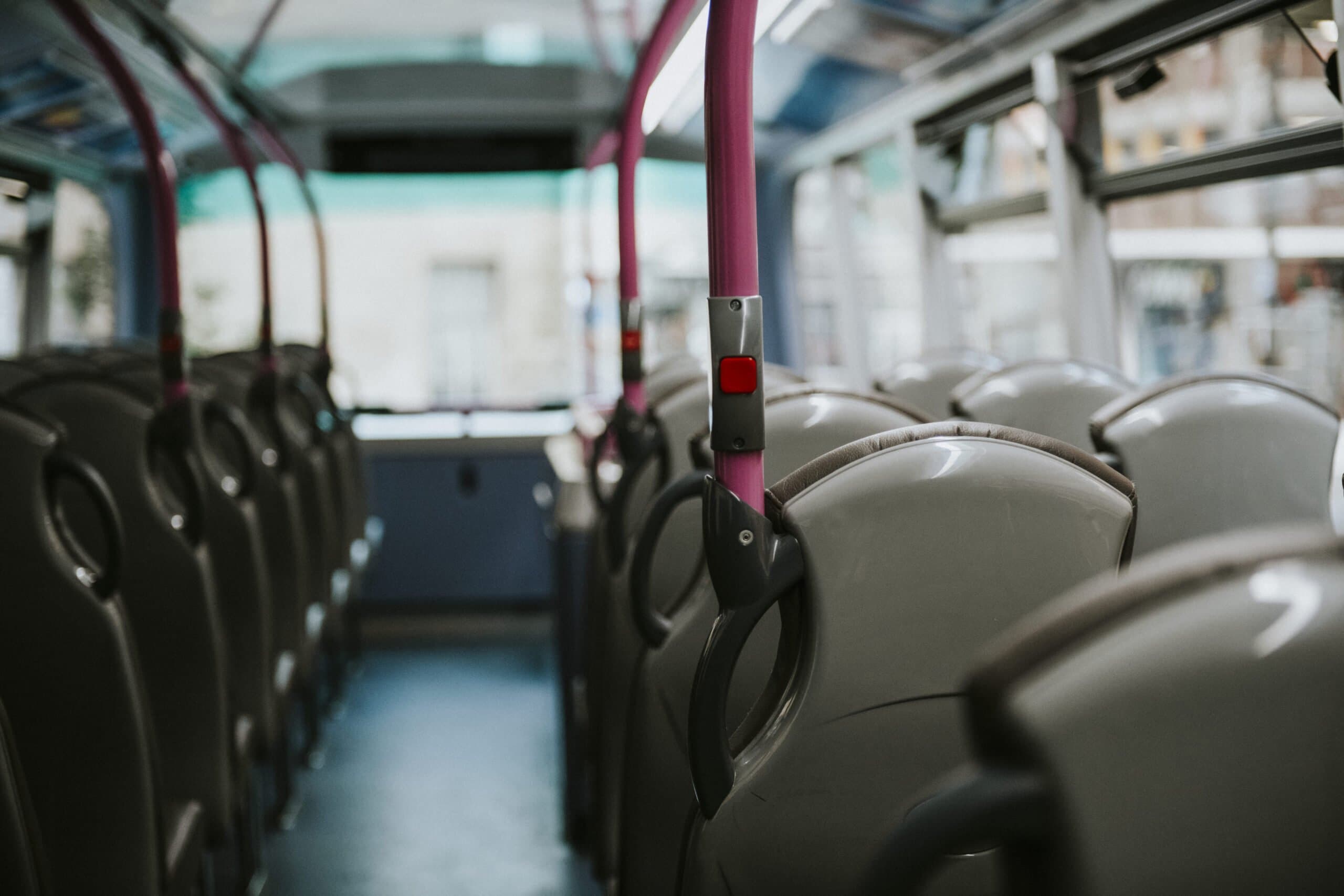 interior de um ônibus (consórcio de ônibus)