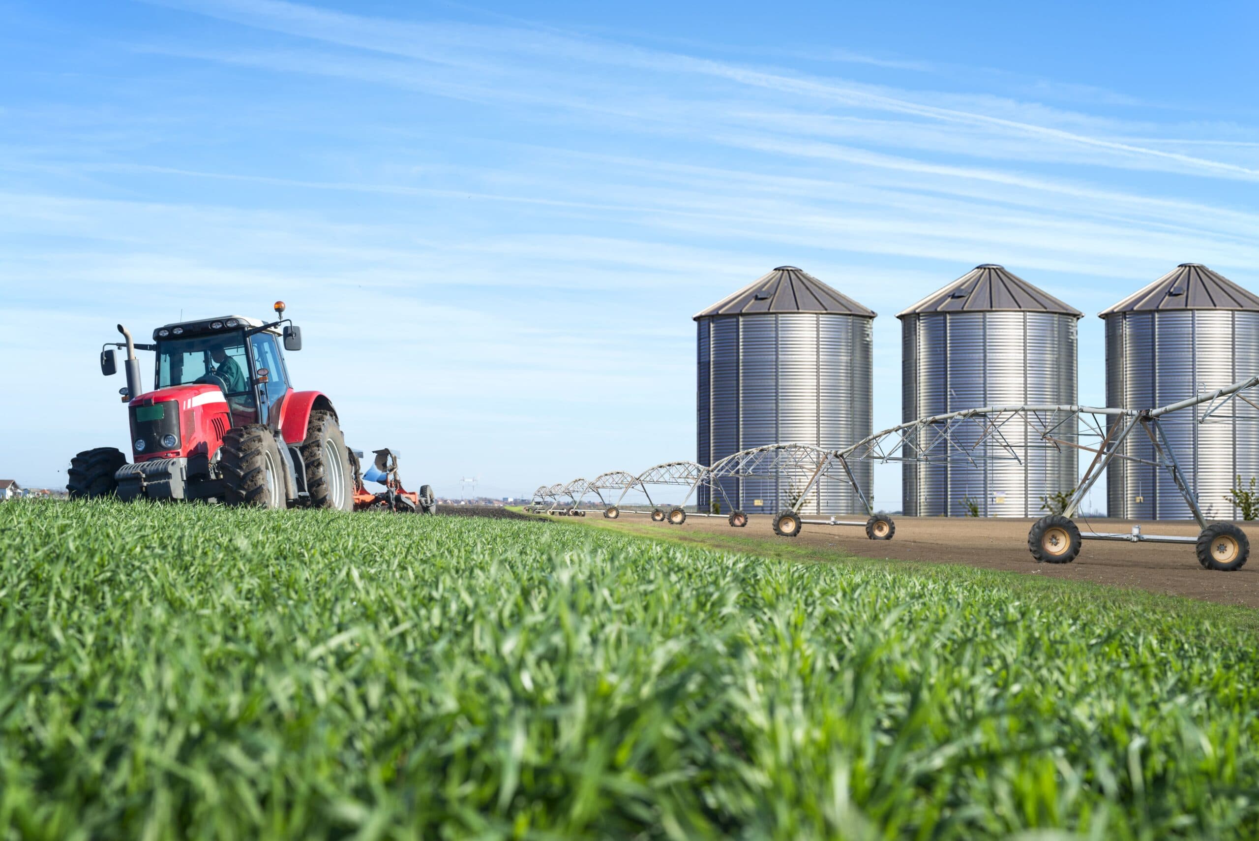 trator e silos (consórcio no agronegócio)