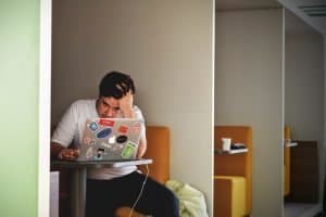 Quais os benefícios e malefícios de pagar os boletos em débito em conta? Quais os benefícios e malefícios de pagar os boletos em débito em conta?