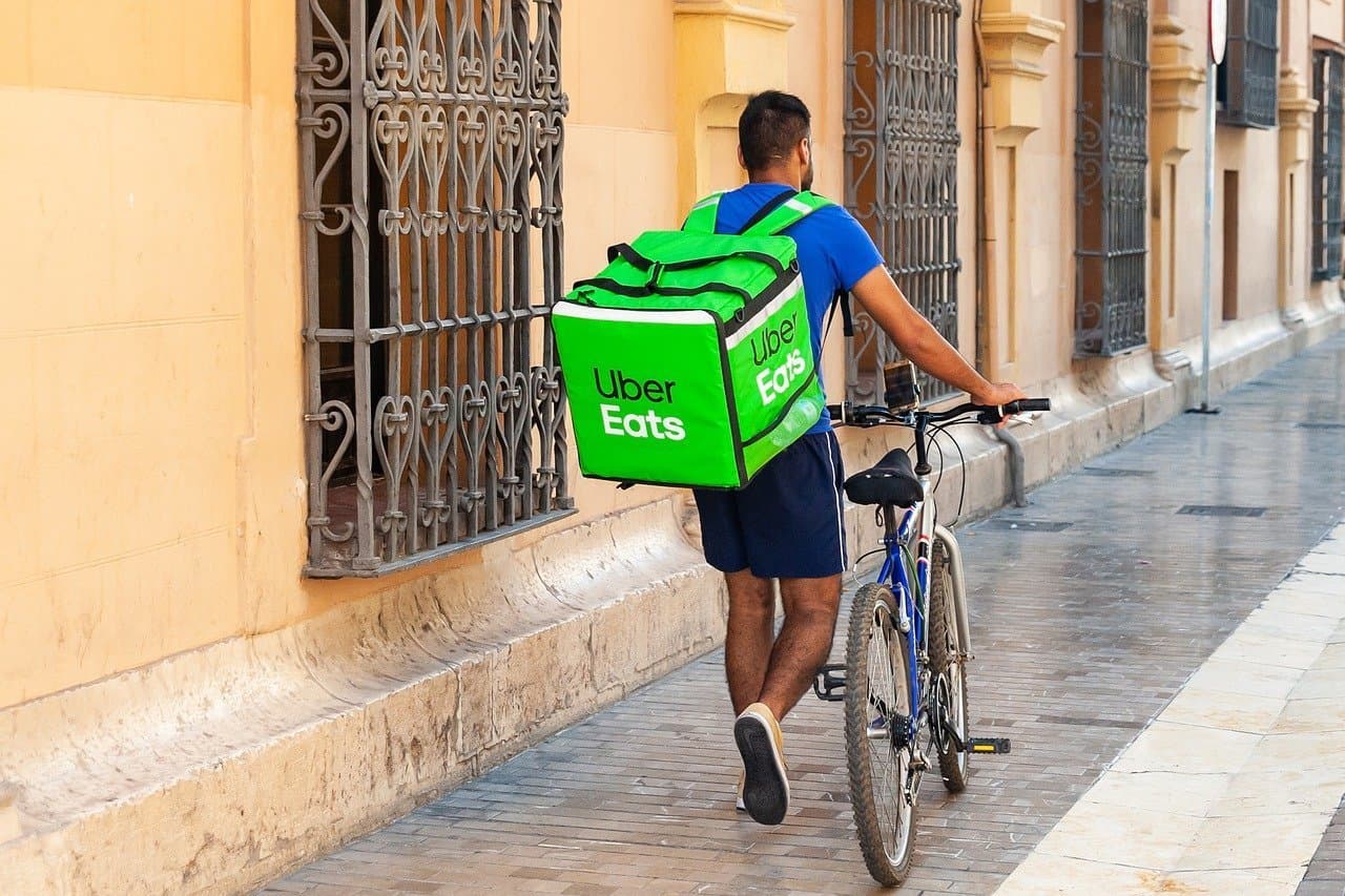 Entregador uber eats