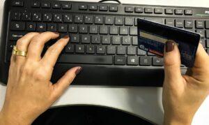 Como pagar taxas federais com cartão de crédito?