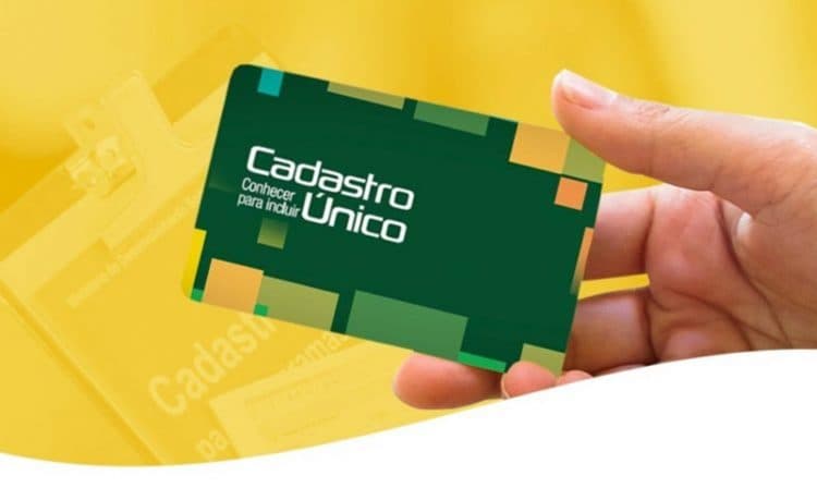 Quem recebe auxílio emergencial já está no CadÚnico?