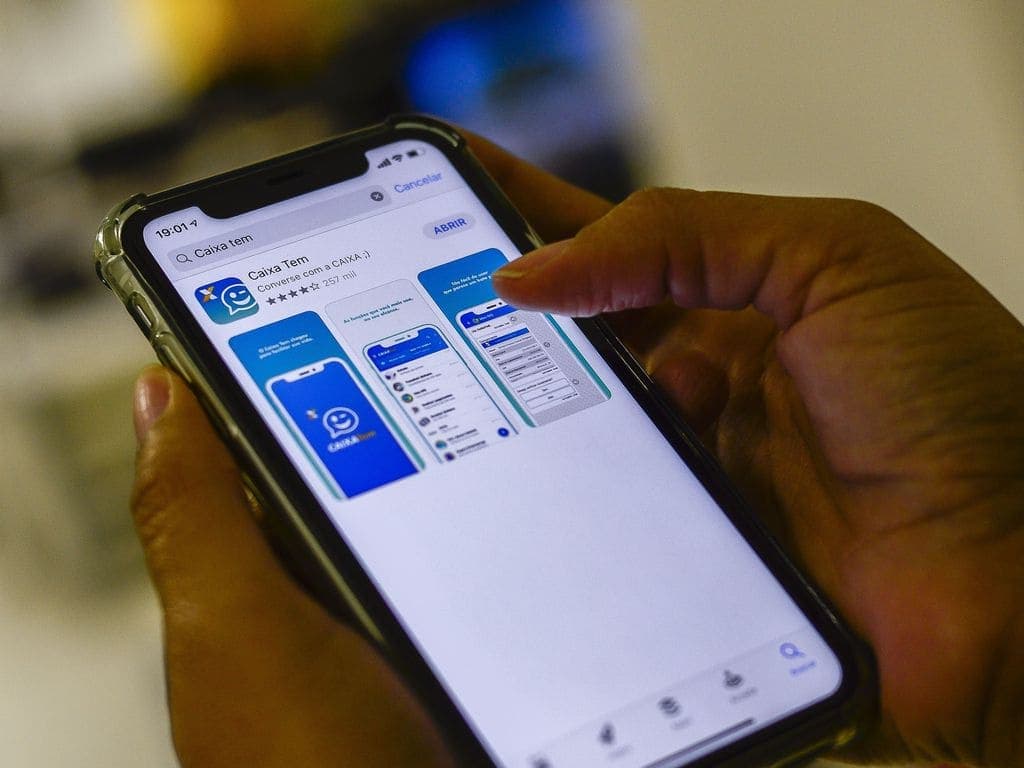 Tela do celular mostra o aplicativo Caixa Tem.
