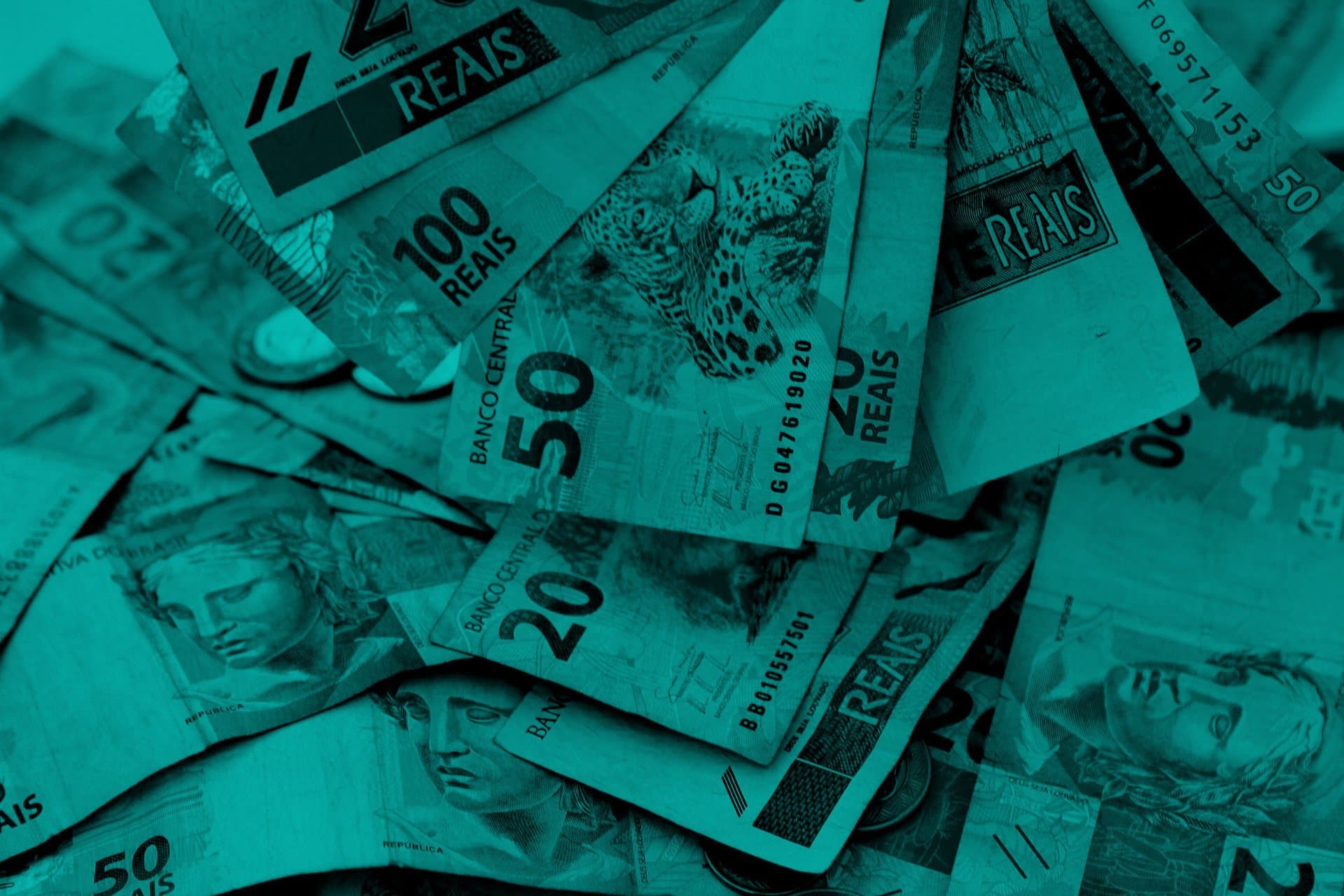 notas de dinheiro brasileiro (empréstimo de R$ 10 mil)