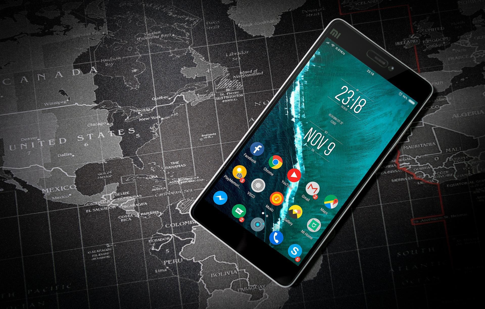 celular ligado (cadastrar conta bancária no PayPal