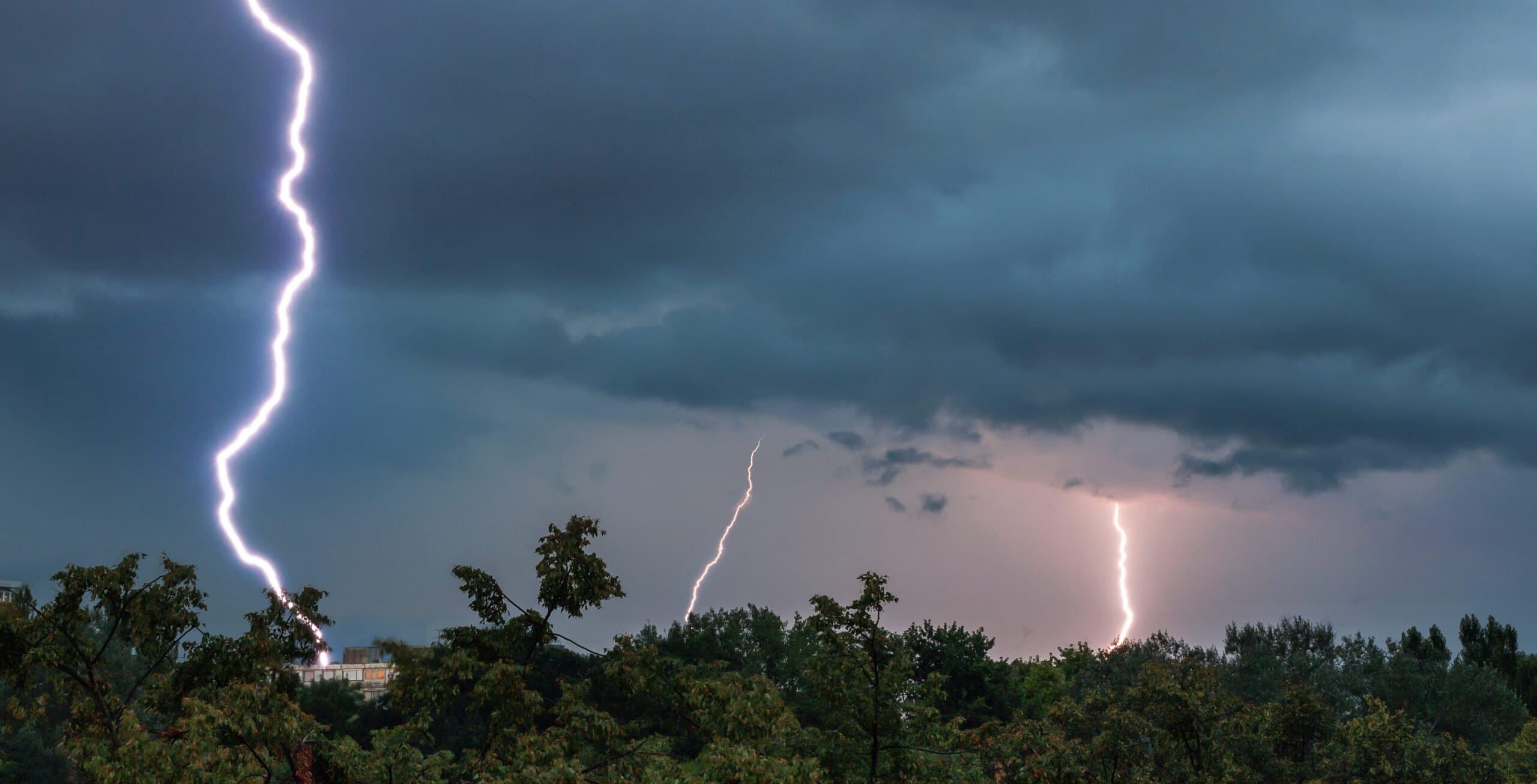 céu com raios (sacar o FGTS calamidade)