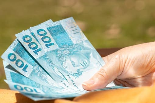 FGTS: notas de cem reais