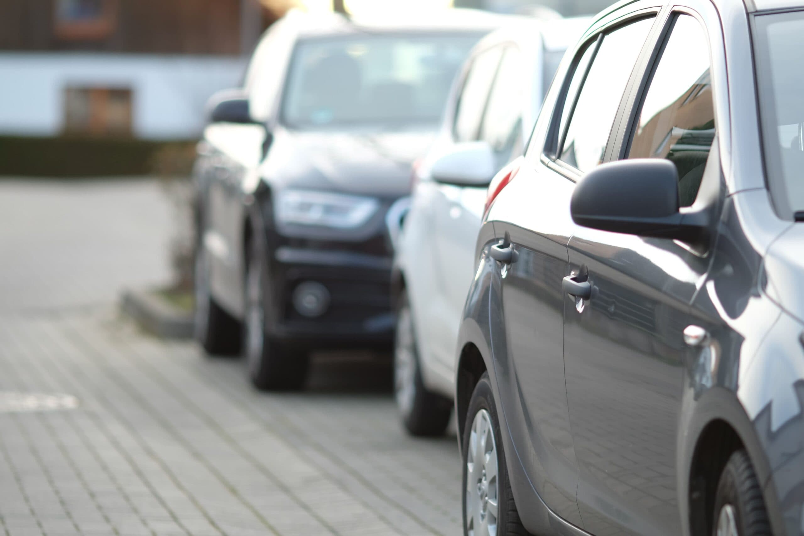 carros estacionados (carro alienado)