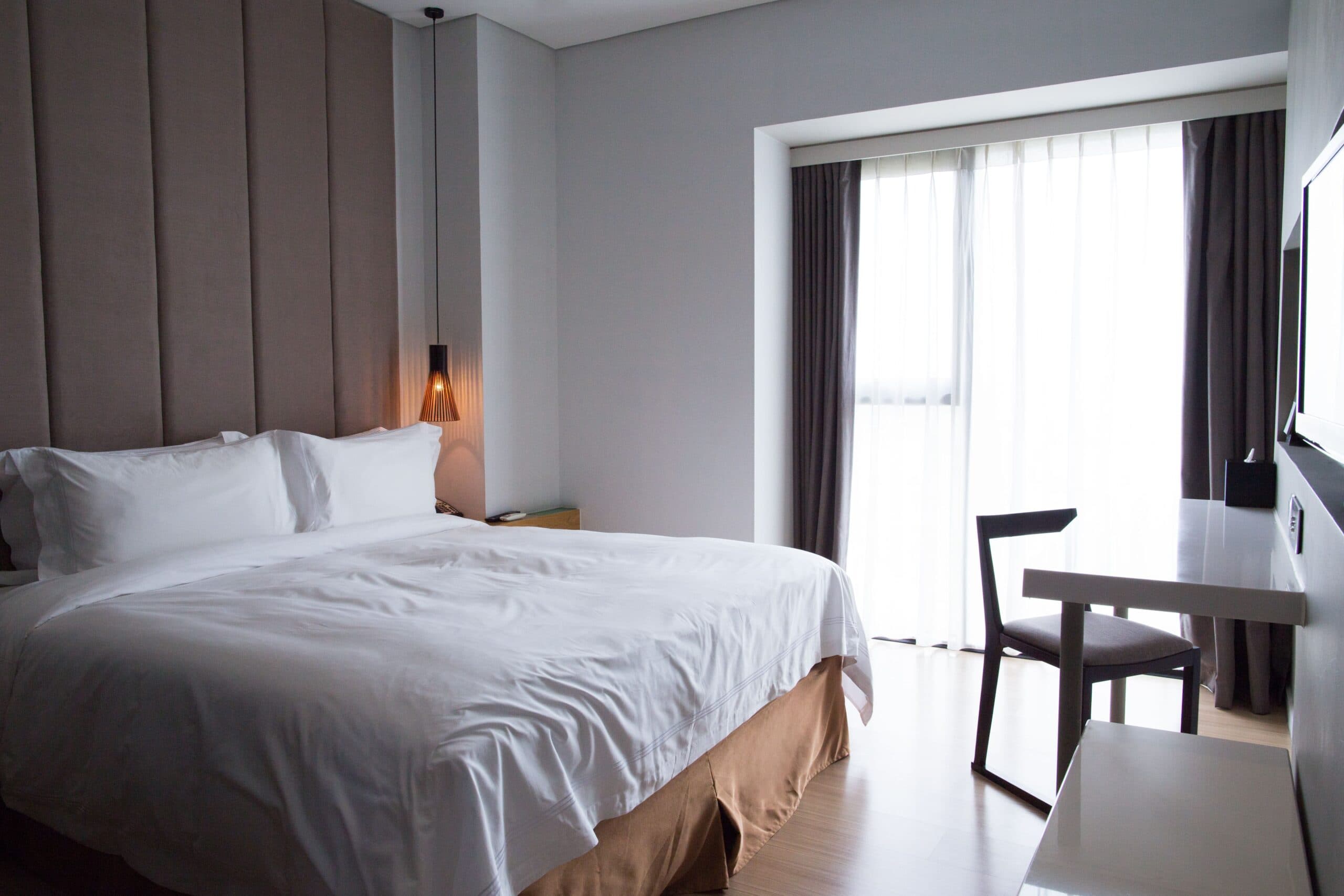 quarto de hotel (economizar em hospedagens)