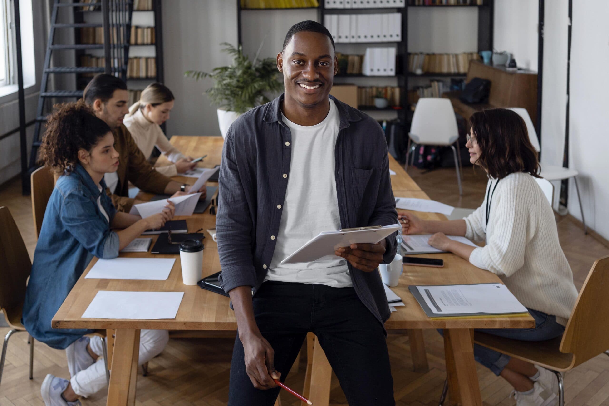 reunião de empreendedores (empreender com pouco dinheiro)