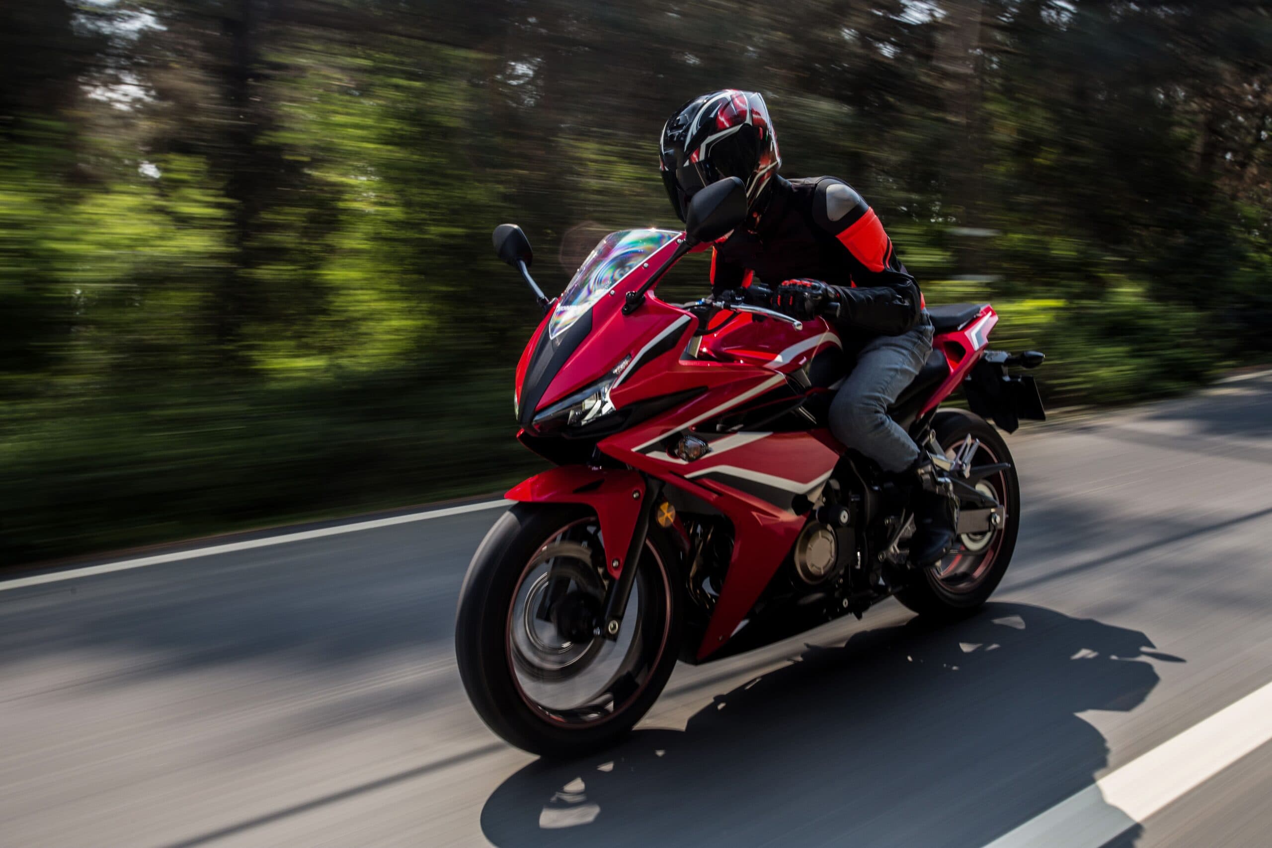 homem em moto (refinanciar sua moto)
