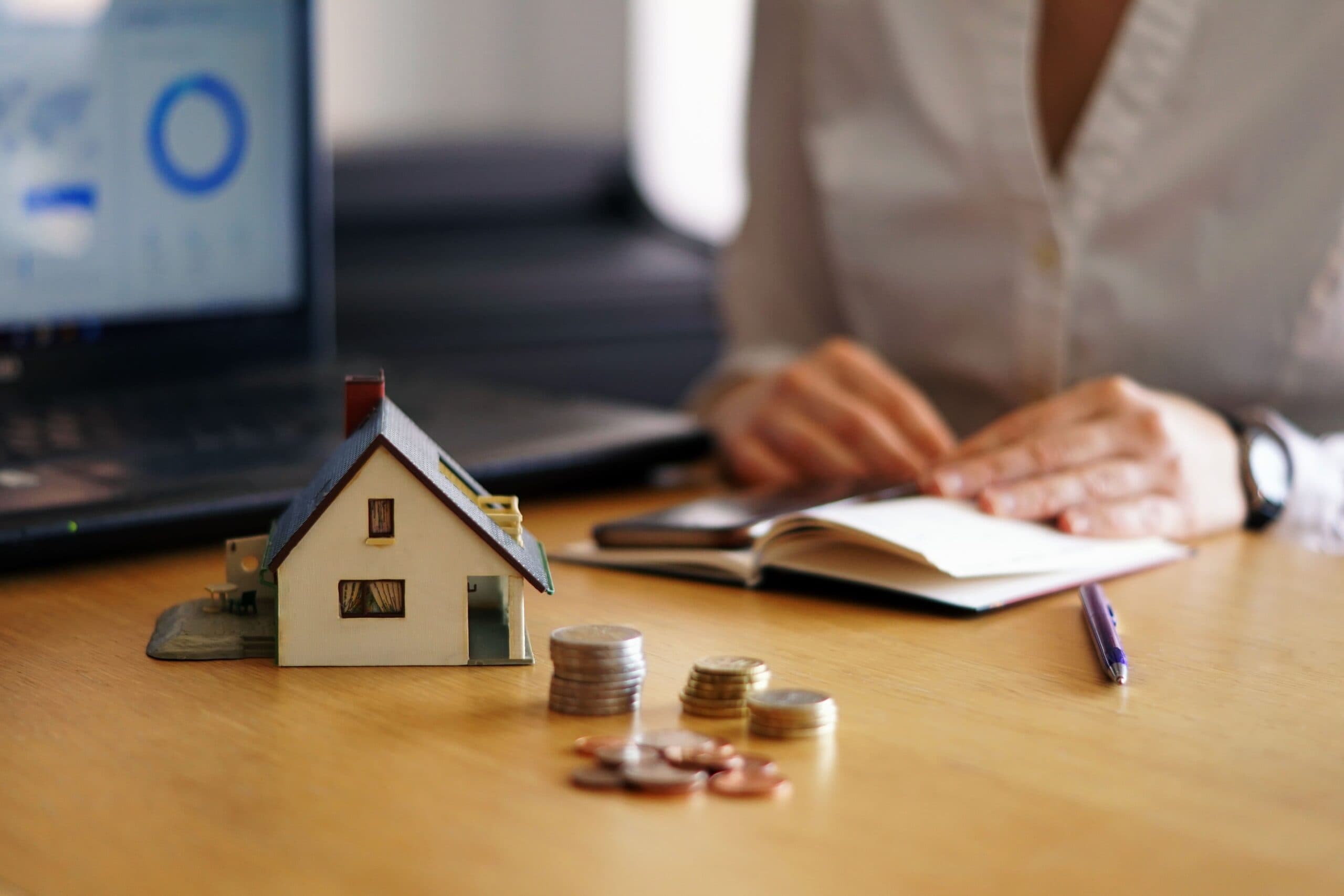 casinha e moedas (financiamento)