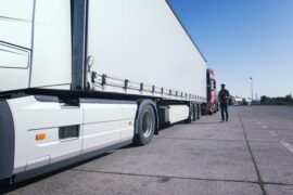 caminhões estacionados (consórcio de veículos pesados)