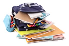 mochila com itens de material escolar (consórcio de material escolar)