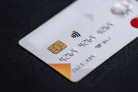 cartão de crédito e cartão pré-pago