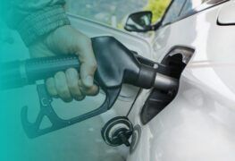 Auxílio-Gasolina: carro sendo abastecido