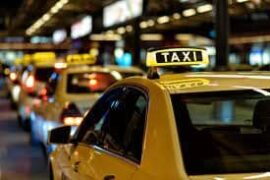 auxílio-taxista: táxis enfileirados