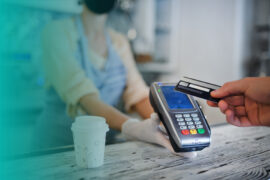 cartão de crédito: pagamento em cartão sendo realizado