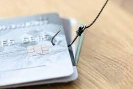 cartão de crédito: cartões sendo fisgados