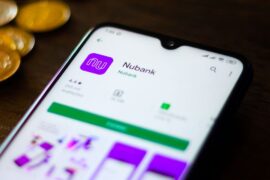 Cartão de crédito: playstore aberta com o app do Nubank