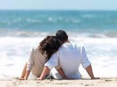lua de mel: casal na praia